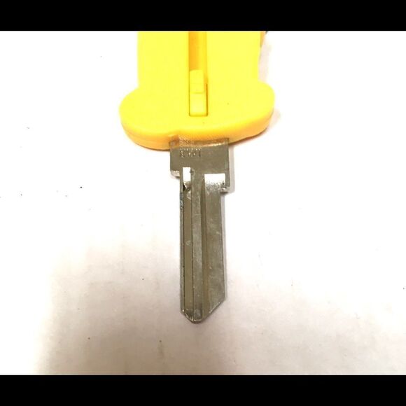 Mickey Mouse blank key fob key chain - Picture 4 of 6